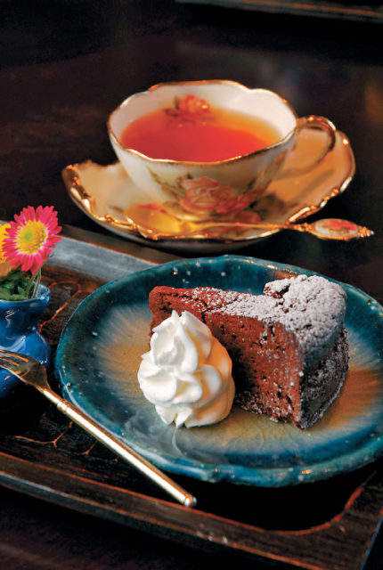 【伊香保の人気カフェ】民芸品に囲まれて休憩しよう「茶房てまり」