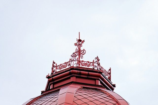 2つのドーム型の塔が目印。モダンでシンボリックな洋館「旧弘前市立図書館」