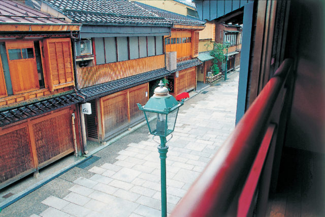 金沢【にし茶屋街観光】からくり寺「妙立寺」と情緒ある花街