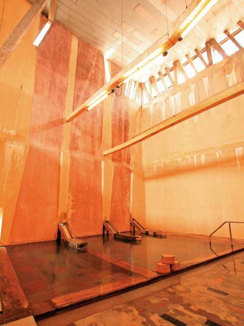 早稲田大学の学生が掘り当てた温泉「鳴子・早稲田桟敷湯」