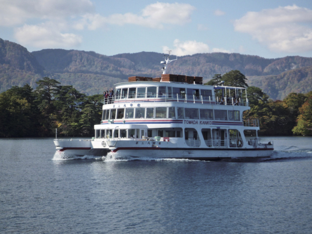 絶景ビューポイントを のんびりめぐる 十和田湖遊覧船