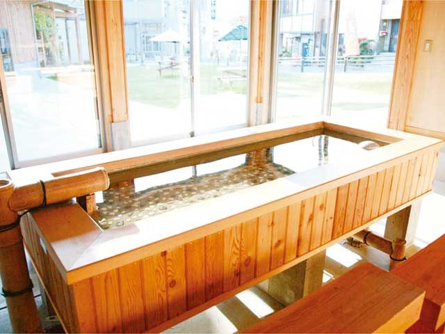 手湯で気軽に温泉体験「ゆめぐり広場 手湯」