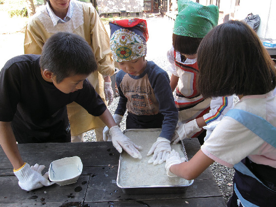 【群馬の遊びスポット】自然豊かな環境で田舎暮らし体験を「甘楽ふるさと館」