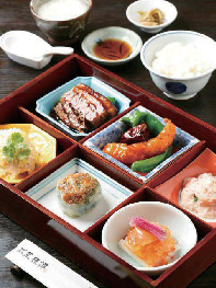 〝おくどさん〟も現役の町家チャイニーズ「雪梅花 菜根譚 蛸薬師」