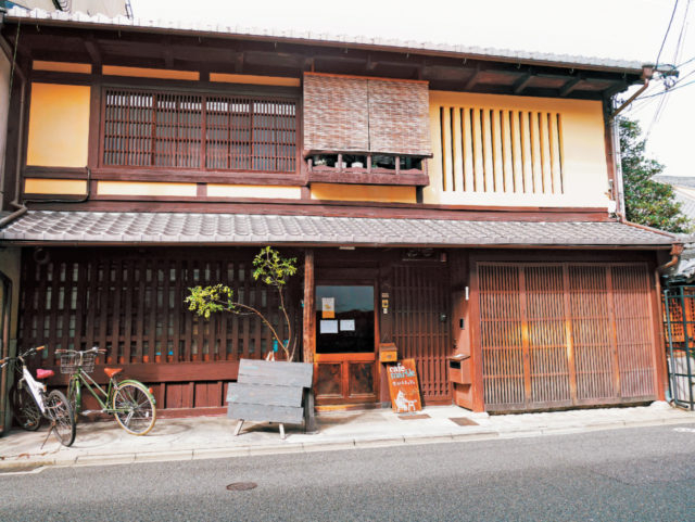 ほっこり落ち着く空間でおしゃれキッシュをどうぞ「cafe marble 仏光寺店」