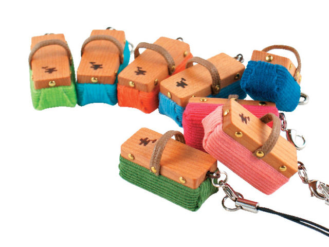 黒板消しストラップ 各1188円