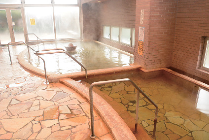 新陳代謝を促す砂塩風呂も「磯部温泉郷 恵みの湯」