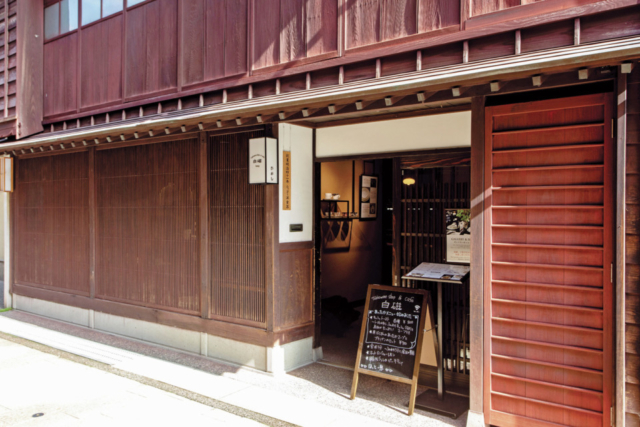 【ひがし茶屋街の町家カフェ】金沢生まれの美しい器を五感で楽しむカフェ「Tableware shop & cafe 白磁」