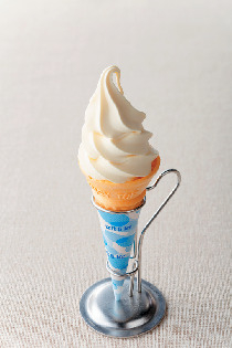 子牛のミルクあげ