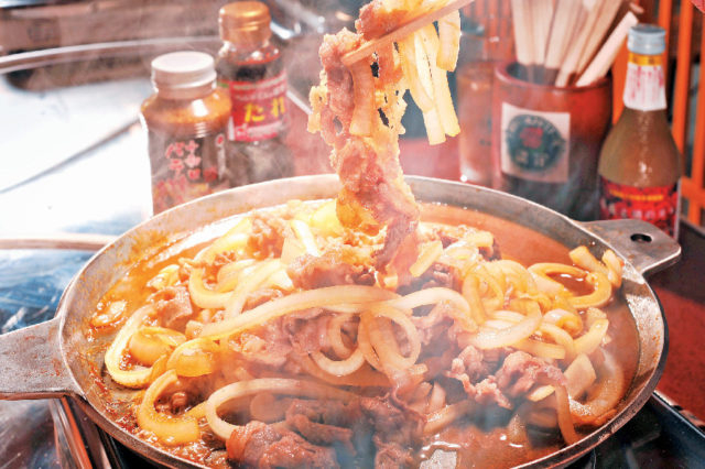 長く愛されるご当地グルメ、十和田バラ焼き