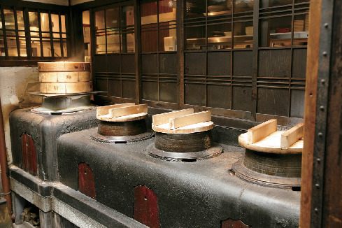 〝おくどさん〟も現役の町家チャイニーズ「雪梅花 菜根譚 蛸薬師」