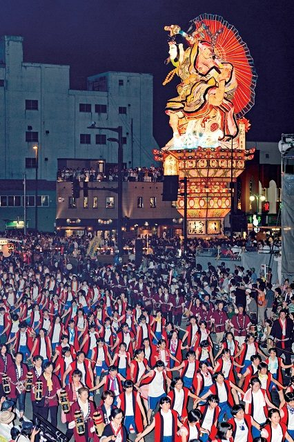 高さ20m超の大迫力!五所川原立佞武多