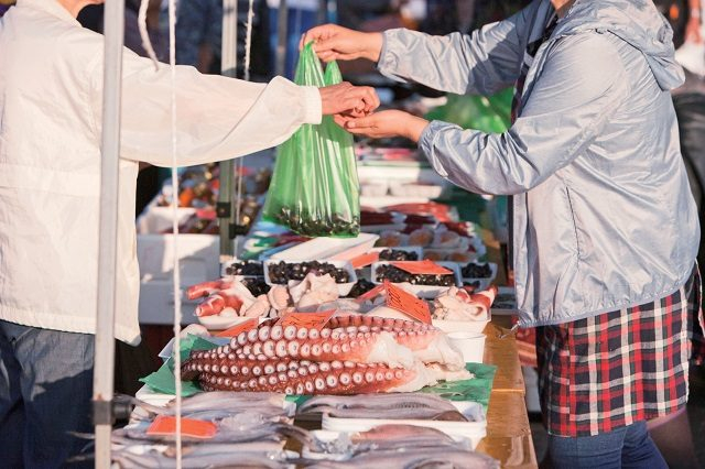 日曜早朝だけの光景!館鼻岸壁朝市