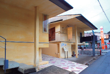 早稲田大学の学生が掘り当てた温泉「鳴子・早稲田桟敷湯」