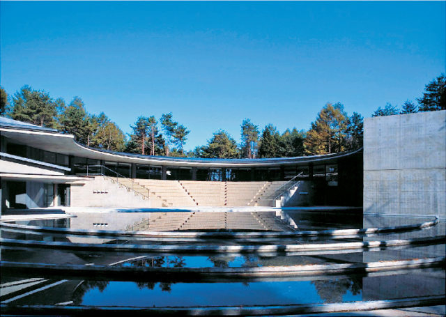 青森公立大学国際芸術センター青森