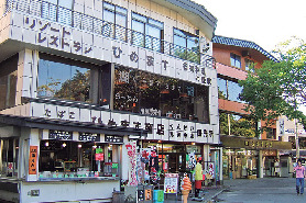 旅ネタ! 十和田湖観光の拠点として観光客が多く訪れる休屋