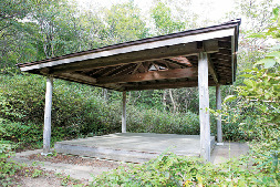 【那須平成の森お手軽ハイキング×ふれあいの森コース】休憩は四阿で