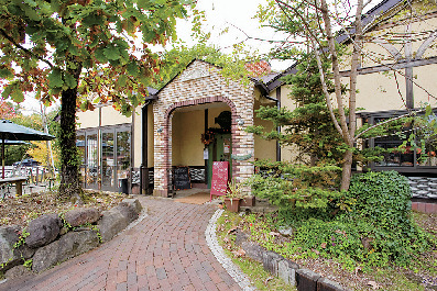 味にはお墨付きのレストラン姉妹店「パン香房ベル・フルール」