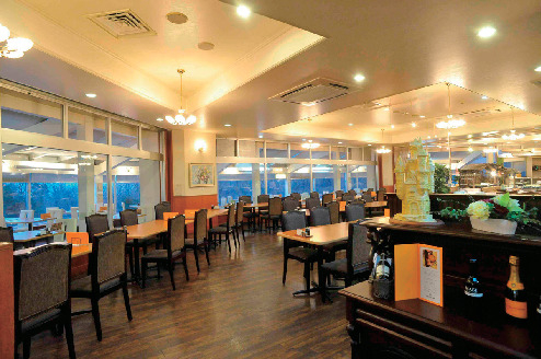 ファミリーで楽しめるホテルバイキング「森のテーブル」