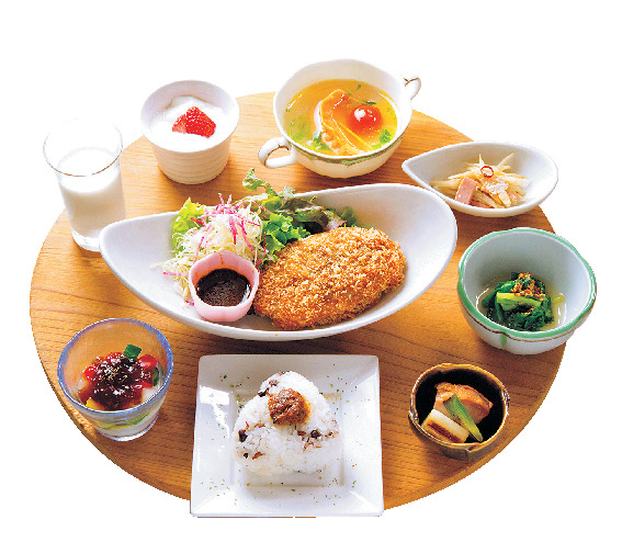 【那須×なすべん】自家製ジャージー牛乳を贅沢に使用「那須りんどう湖 LAKE VIEW時計台2階レストラン」