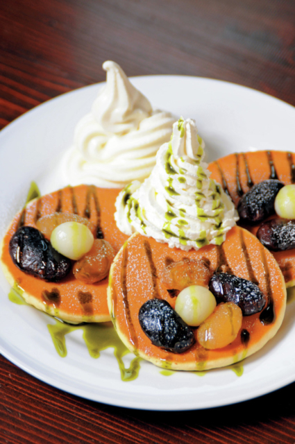 スイーツと足湯でリラックス「湯畑 草菴 足湯カフェ」