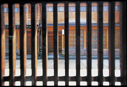 【ひがし茶屋街とは】風情ある茶屋建築の美しさを再確認