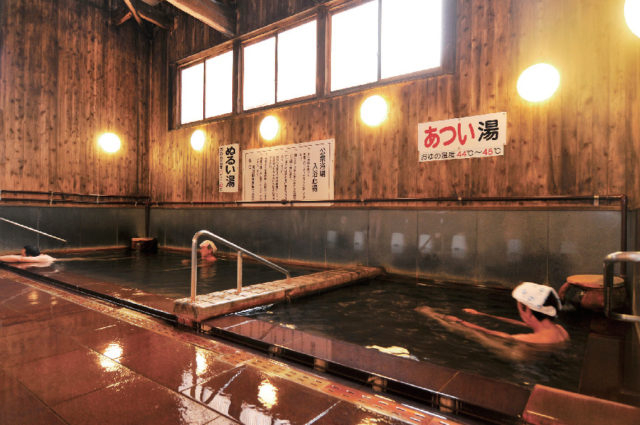 青森ヒバの香りが癒し効果抜群「共同浴場 神の湯」