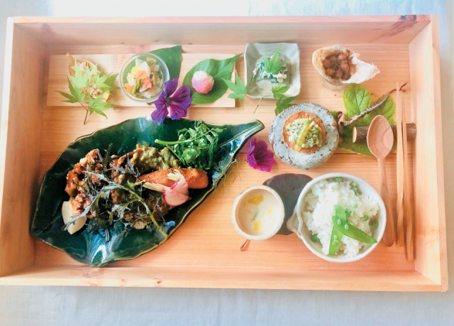 自然派創作料理を贅沢に味わって「Ours Dining」