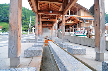 青森ヒバの香りが癒し効果抜群「共同浴場 神の湯」