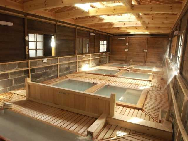 短熱湯を楽しむ伝説の湯「鹿の湯」