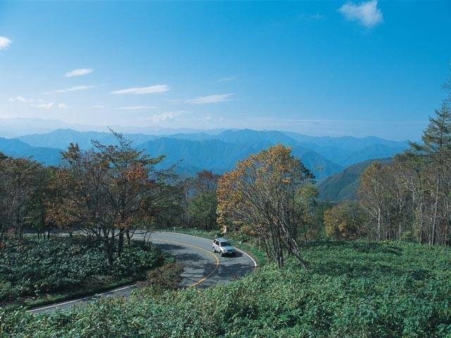 【栃木・鬼怒川&塩原×ドライブ②】木漏れ日のなかを駆け抜ける高原ドライブ「日塩もみじライン」