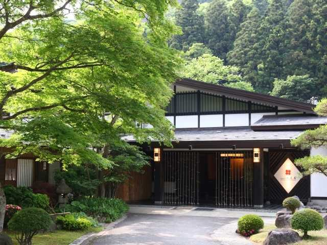 自然と現代アートが調和する宿「板室温泉 大黒屋」