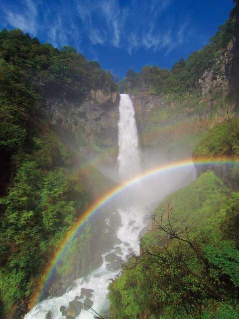 【日光・奥日光×ドライブ③】落差97mの勇壮な滝は迫力満点「華厳ノ滝」
