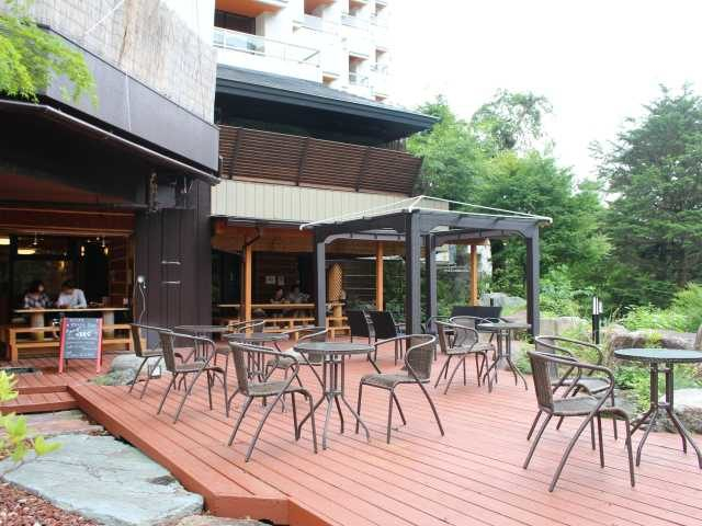 足湯に浸かりながらスイーツを堪能「足湯カフェ espo」