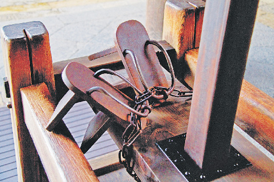 【清水寺の見どころ5】重さ90kg以上の大錫杖「弁慶の下駄・錫杖」