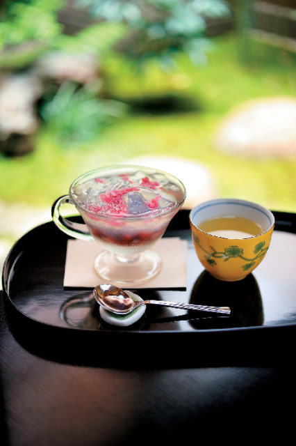 京の四季を映す甘味を風雅な京町家で「大極殿本舗六角店甘味処 栖園」