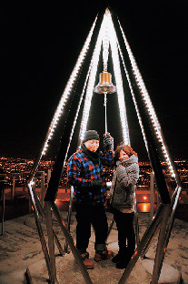 もいわ山山頂展望台必見のスポット「幸せの鐘」