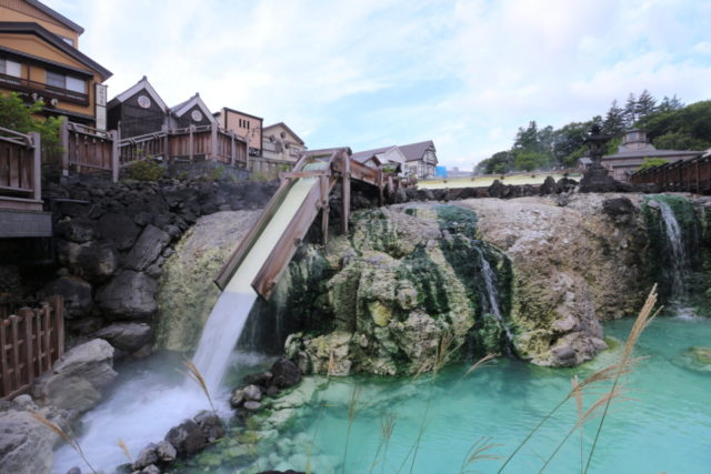 【草津温泉・万座温泉・軽井沢×ドライブ①】湯けむりがたち上る草津温泉の源泉地「湯畑」