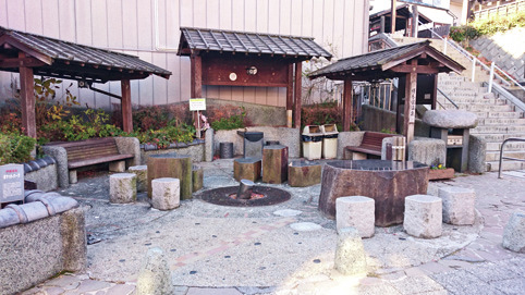 食べ歩きグルメを持ってひと休み「石段街ポケットパーク」<中段エリア>