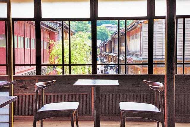 【ひがし茶屋街の町家カフェ】ひがし茶屋街を一望できる最高のロケーションが魅力的「波結」