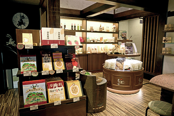 【西の河原通り】奈良屋 おみやげ処