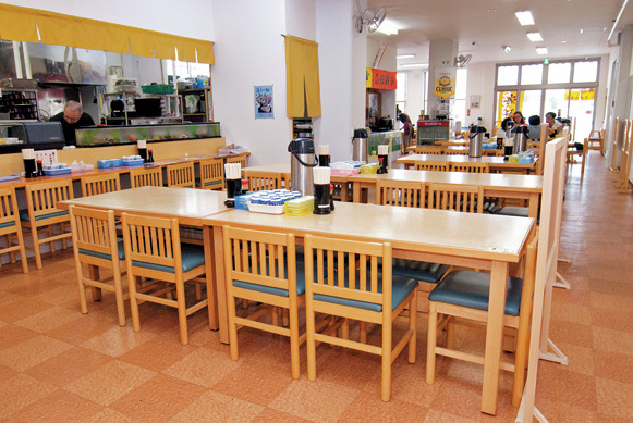 名物ネタが3種類入る定番メニュー!「すずや食堂」