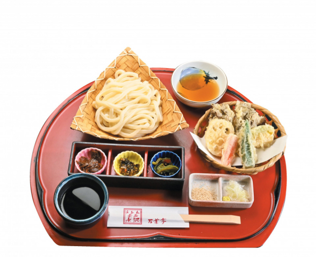 良い水で仕込んだ麺と手作り豆腐が自慢「うどん茶屋水沢 万葉亭」