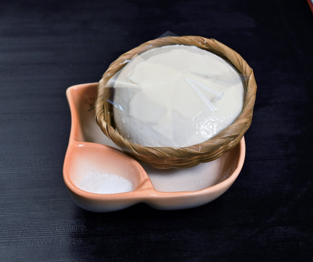 良い水で仕込んだ麺と手作り豆腐が自慢「うどん茶屋水沢 万葉亭」