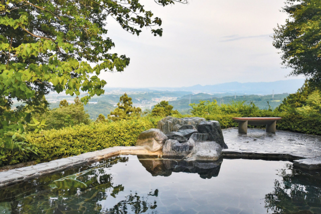 妙義の大自然の景観が広がる「妙義ふれあいプラザ妙義温泉 もみじの湯」