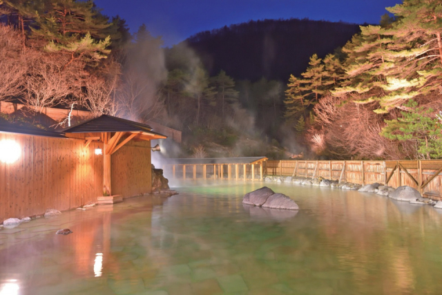 夜はライトアップ