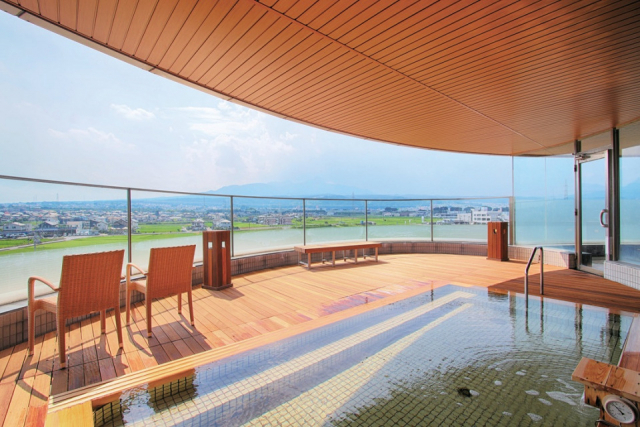 地上15mの高さから絶景を望む「花湯スカイテルメリゾート」