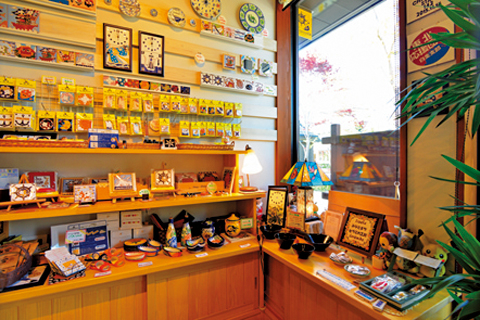 【シーパルピア女川】スペインタイルの絵付け体験ができる「みなとまちセラミカ工房」