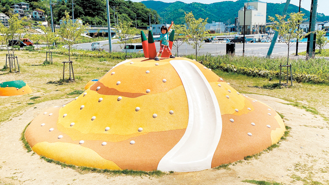 【シーパルピア女川】魚介モチーフの遊具に心和む「マッシュパーク 女川」