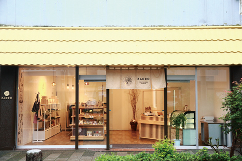 【遠刈田温泉のランチ&みやげスポット】カモシカが目印!蔵王の恵みがたっぷり無添加プリン「Togatta Onsen 湯旅屋 蔵王堂&蔵王湯けむりプリン」